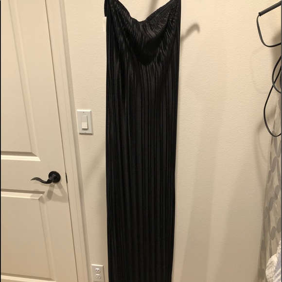Sleeveless Black Dress - Picture 1 of 3